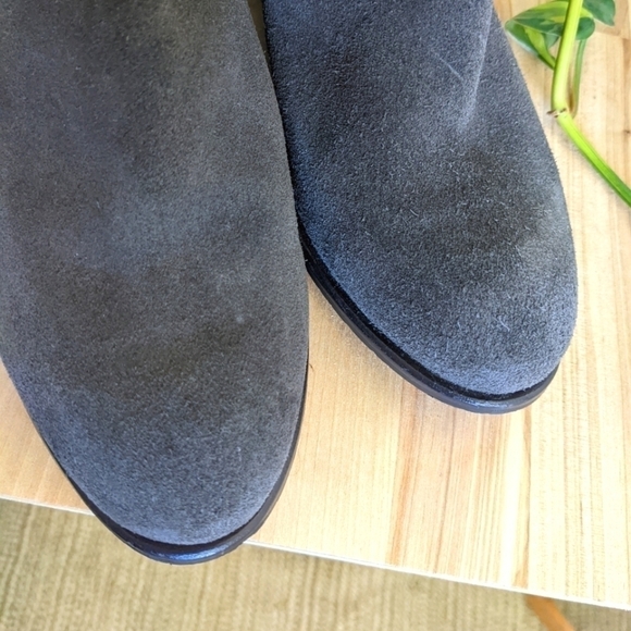 JESSICA Simpson Grey Suede Leather Booties 6.5 Chelsea side zip - Picture 3 of 9